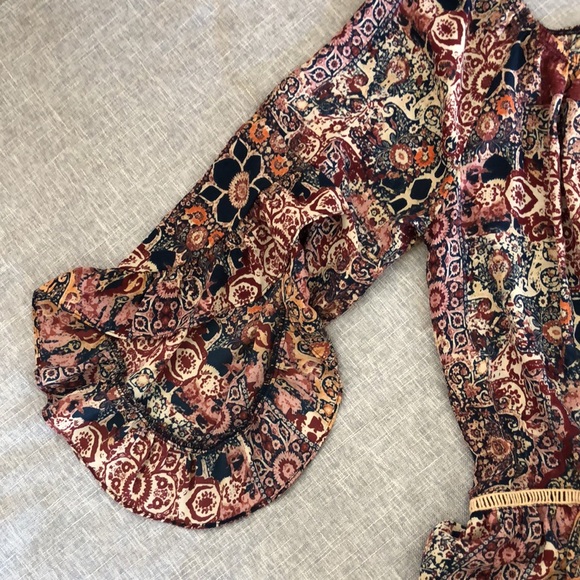 Loose fitting, patterned, flowy top - Picture 2 of 4